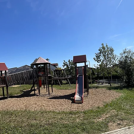 Blick auf Spielplatz