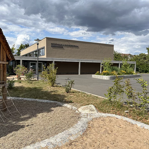 Das Sport- und Kulturzentrum von außen