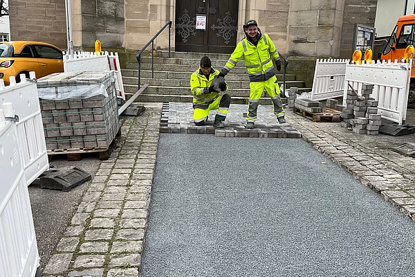 Pflasterarbeiten auf dem Kirchplatz