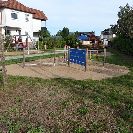 Siedlerheim mit Kinderspielplatz für Kleinkinder